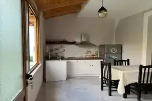 Leone Guesthouses, Borsh
