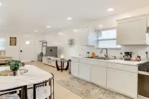 2 Mi to State Park Updated Home Guest house, Niagara Falls