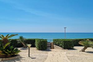 Villa Brezza di Mare, con piscina e vista mare, Marina di Ragusa