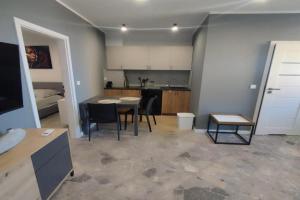 Da Pietro Apartments, Carini