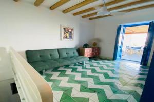 Casa Avocado - in the center, with a view and quiet, Stromboli