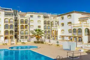 Bonito apartamento de tres dormitorios en La Mata, Torrevieja
