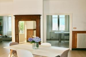 Deluxe top floor apartment in Villa Marina, Como