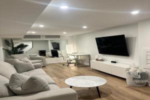 Ultimate Cozy Corner Apartments, Ottawa