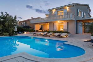 Villa Rotondo-charming villa few steps from beach, Kastel Stari