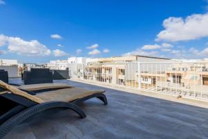 Bright and Spacious Penthouse, Large Terrace by Buena Vista, Gzira