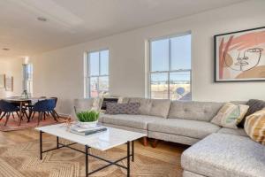 Spacious 2BR - New Luxury Townhouse Stay, Portland