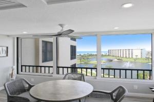 Luxurious 2BR Gulfview Condo On Steps To The Beach Gulf Horizon Guest house, Siesta Key