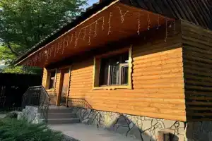 Medvezhiy Apartments, Rachov