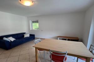 Appartamento Smart Base 20min centro parking Apartments, Trento