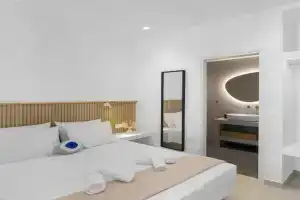Plori Suites Paros, Naousa