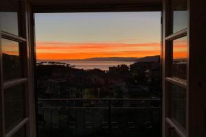 Sea-view apartment with balcony & free private parking,, Camogli