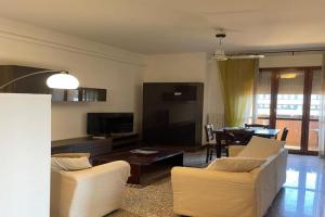 Wood Apartment, Rho
