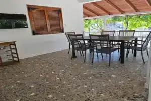 Villa Villa, Nea Vrasna