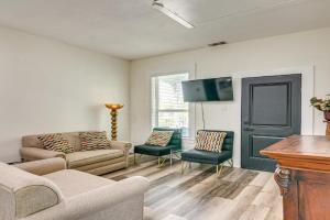 Close to Beach Walkable Getaway! Apartments, Galveston