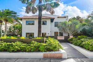 Hacienda Flamingo Unit 3 - Modern 1BR Hideaway with Double Queen Beds Apartments, West Palm Beach