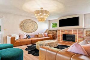 Hacienda Flamingo Unit 2 - Expansive 3BR Retreat with Style & Comfort Apartments, West Palm Beach