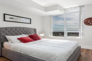 Lavish 2BR 2Bath Condo Steps to Square One Mall Apartments, Mississauga