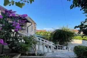 Villa Vartal, Supetar