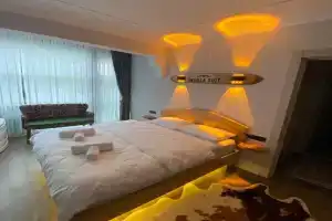 İngolaSuit Apartments, Camlihemsin