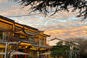 Designer Bed and Breakfast Under the Green Trees Hotel, Lijiang
