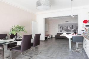 QHouse by BarbarHouse, Taviano