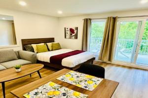 Swimming Pool Spa - Condo 2 Apartments, Mont Tremblant