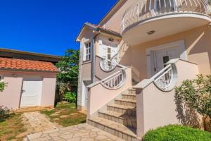 Apartments Villa Mala, Povile