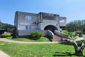 Apartments with parking space - Biograd - 24713, Pakostane
