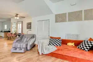 4 King Beds - Sleeps 14 - Projectors - Starland - Massage Chair - Games Apartments, Savannah