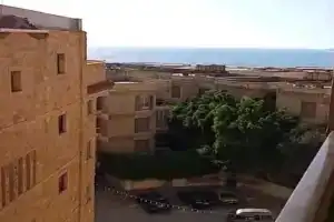 شقة لك بالكامل تري البحر اول نمرة أمام قرية الزهراء Apartments, Alexandria