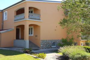 Apartmani California, Starigrad