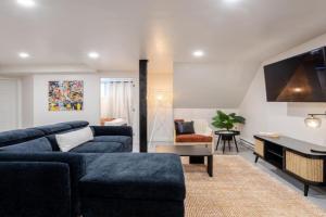Plateau Powerhouse 5BR and 2BA Apt, Laval