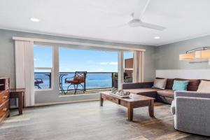 Amazing beachfront condo with deck, patio, & balcony Apartments, Carlsbad
