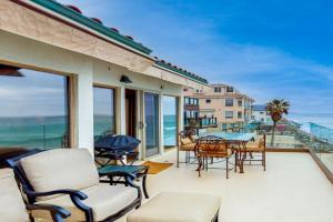 Luxury Oceanfront Condo - Upper: Sunset Views, Balcony & Firepit Guest house, Carlsbad