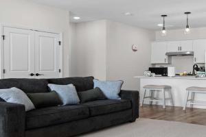 Chattanooga Getaway-Sleek 2BR at the Poplin Apartments, Chattanooga