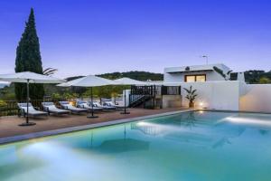 Luxury 9 Bedroom Villa in City, 1250, Es Canar