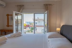 Thanos and Sofia by RentalsPro - Dionisou Halkidiki Apartments, Paralia Dionysiou