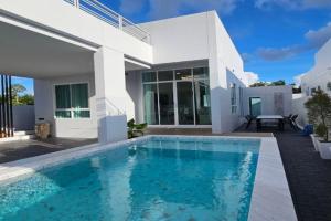 Brandnew 3BDR Pool villa with rooftop near Aonang Beach, Ao Nam Mao