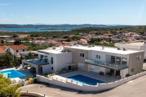 Alma Mare - Modern Apartment with Soul & View, Betina