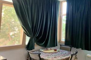 Quiet Studio Retreat Cozy Stay Near Carmel & Downtown, Haifa