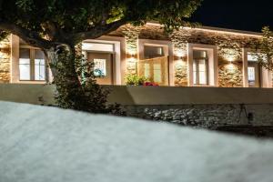 Ionis Apartment 1, Karistos