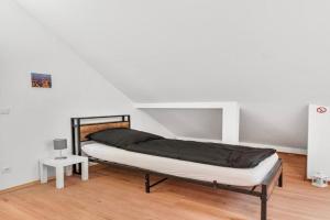 ZF03 Apartment für Monteure Zuffenhausen - weitere Schlafzimmer für zusätzliche 15 Personen im Haus vorhanden und an weiteren Standorten LS-CrewComfort, Stuttgart