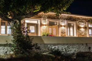 Ionis Apartment 2, Karistos