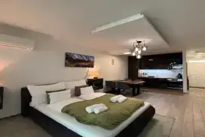 Onyx Apartman, Zamardi