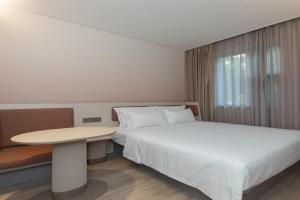 Hanting Hotel Guanyuan Bridge, Beijing