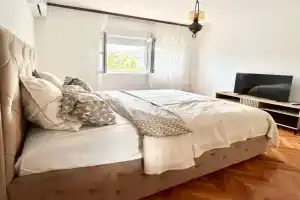 Lazarus Apartment, Tivat