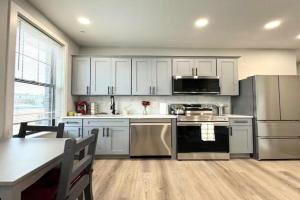 New 1BR Walk to Pats & Genos Apartments, Philadelphia