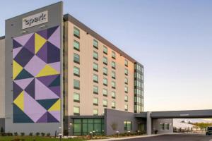 Spark By Hilton Central Hotel, Madison