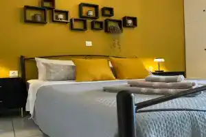 Jo's Studios, Mirina